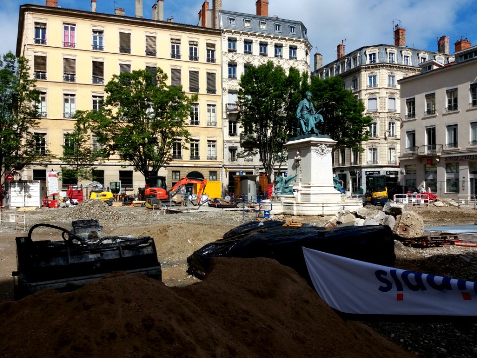 Lyon 2e - Place ampère, en travaux, depuis la rue Victor-Hugo
