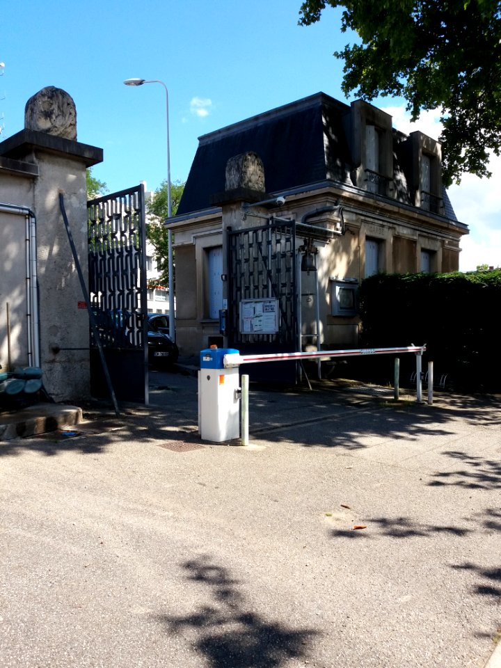 Lyon 4e - Ancien cimetière de la Croix-Rousse, sortie rue Philippe de Lassalle