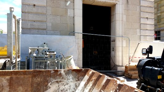 Lyon 2e - Place Antonin Poncet - Clocher de l'hôpital de la Charité - Travaux pour l'ascenseur du parking
