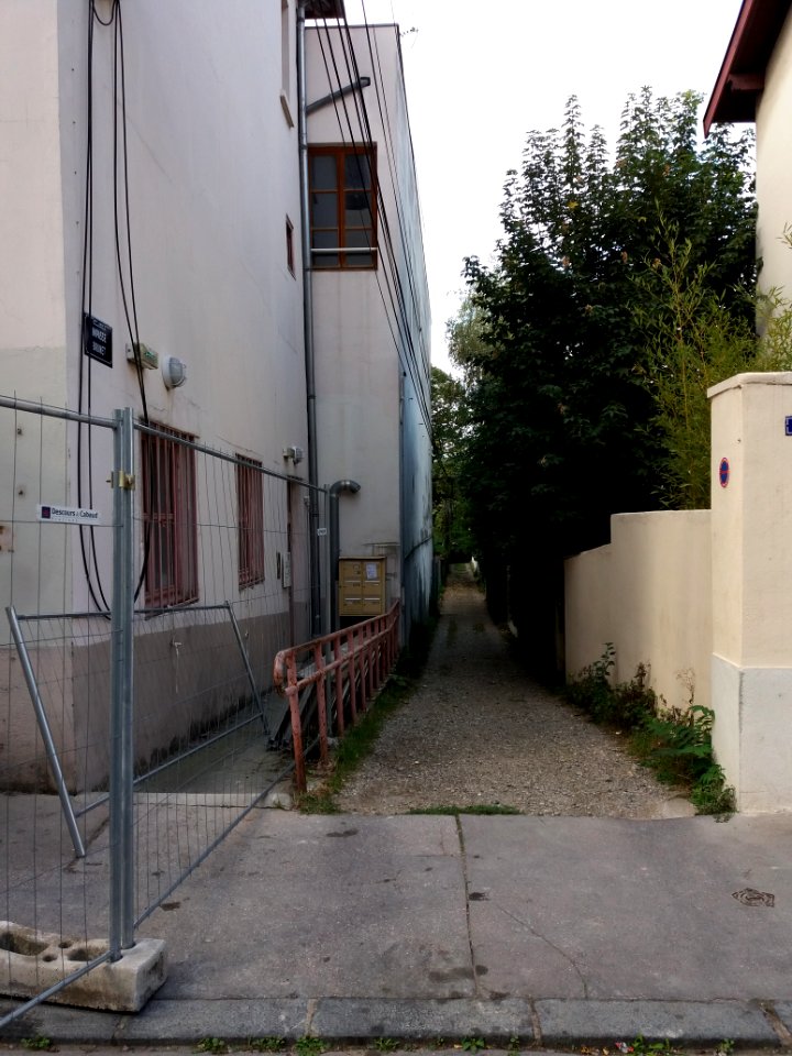 Lyon 4e - Impasse Brunet, depuis la rue de Cuire