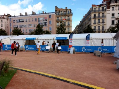 Lyon 2e - Place Bellecour, pyramide de chaussures 2019 (4)