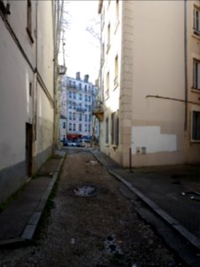 Lyon 4e - Impasse Léopold Dupeyroux, en arrivant boulevard de la Croix-Rousse