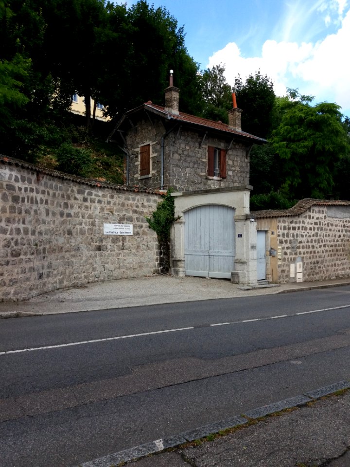 Lyon 5e - Avenue Debrousse, au numéro 10, entrée de l'internat CPE, Les Chartreux - Saint Irénée