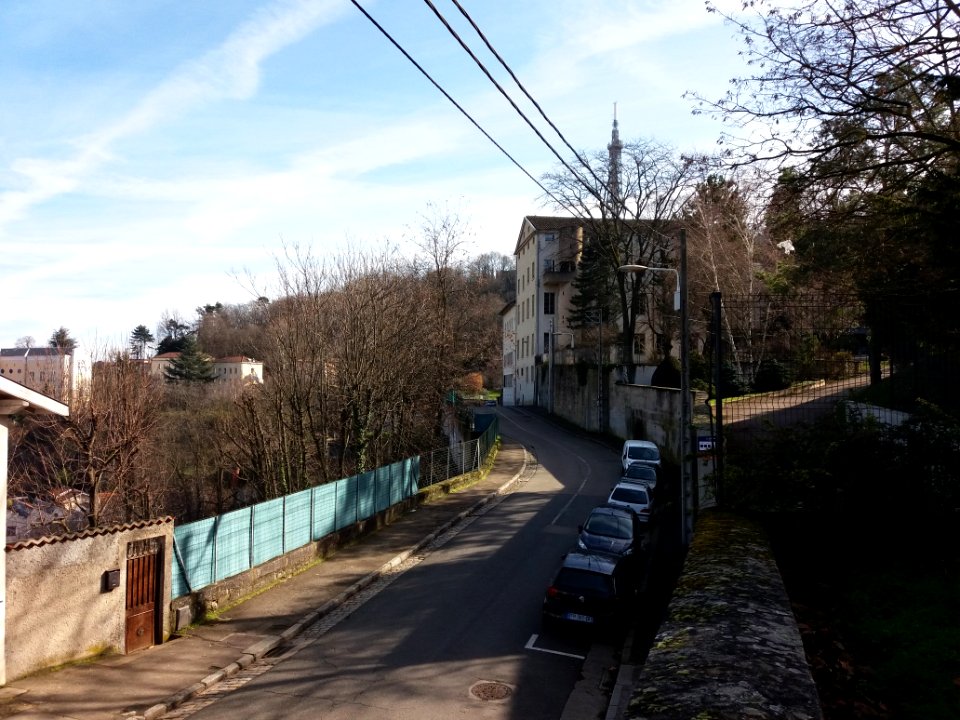 Lyon 5e - Chemin de Montauban, vers l'est, depuis la piste de la Sarra