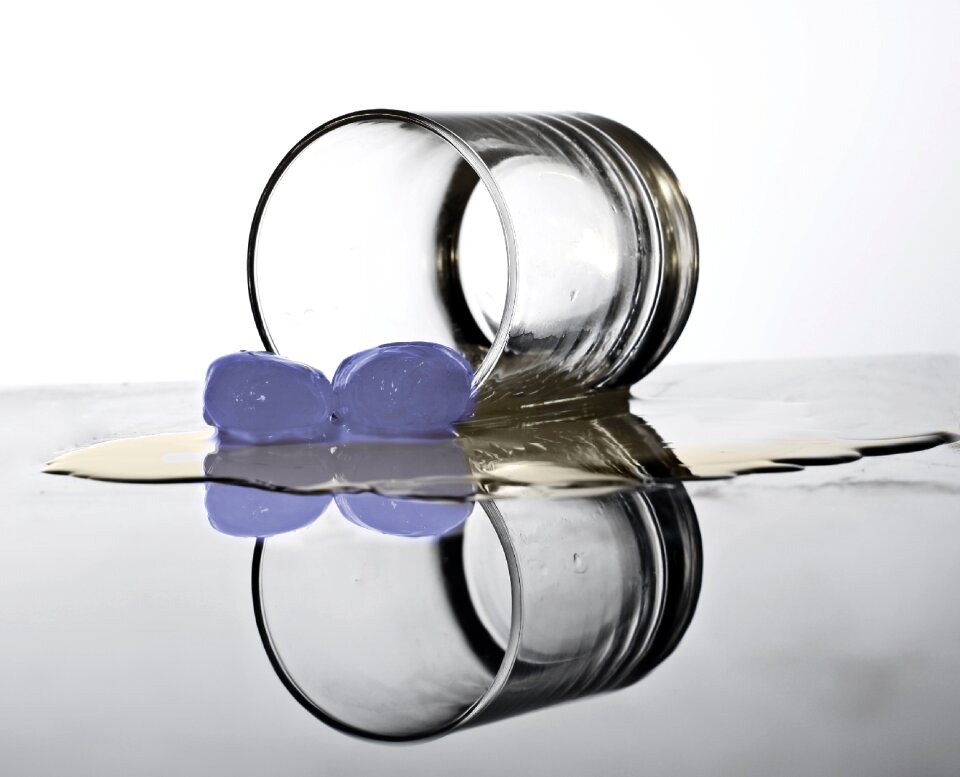 Allusion glass ice ice cubes