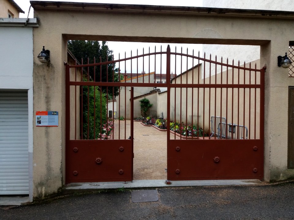 Lyon 4e - Jardin Rosa Mir, portail d'accès impasse Viard