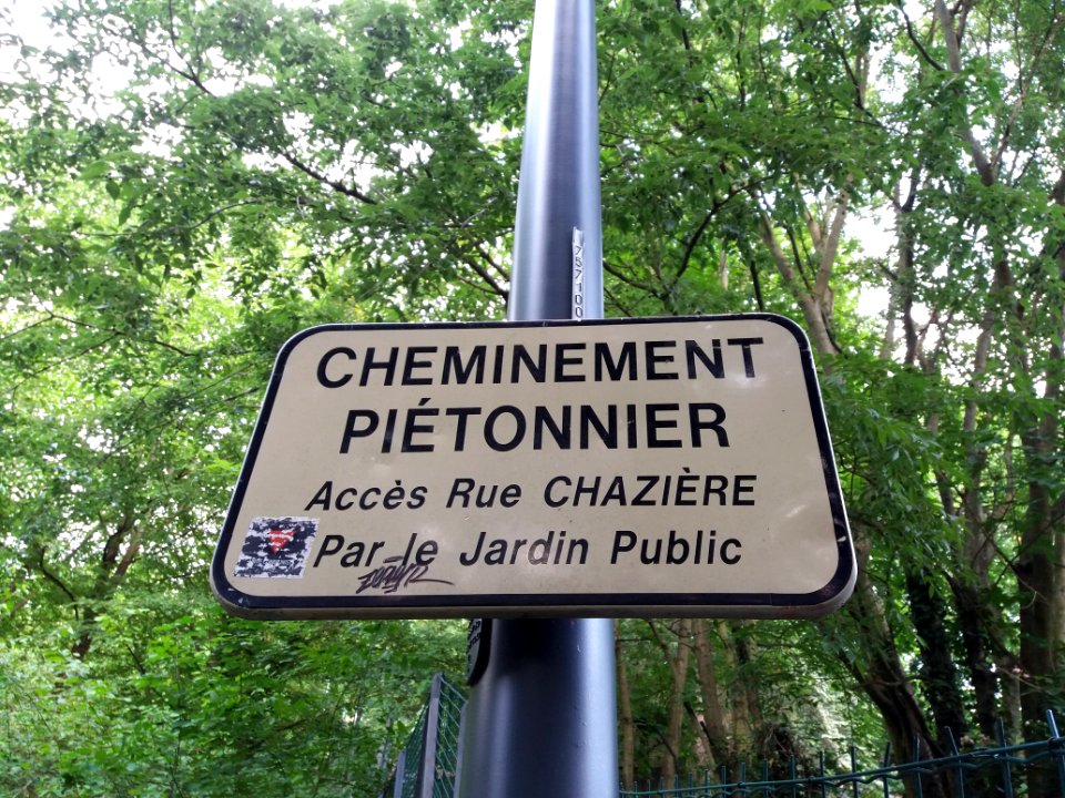 Lyon 4e - Chemin piétonnier entre rue d'Ypres et impasse Chazière - Plaque