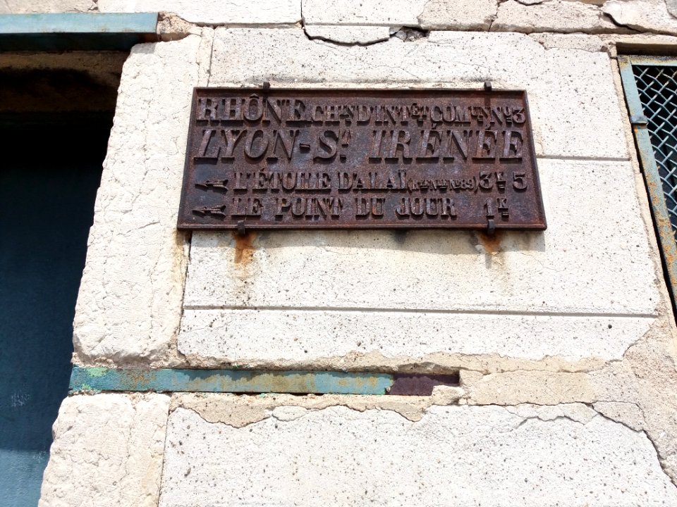 Lyon 5e - Avenue du Point du Jour, plaque de cocher Lyon - St Irénée