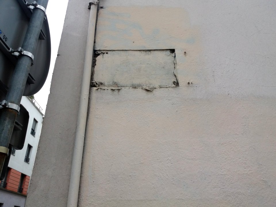 Lyon 3e - Rue Verlet-Hanus, plaque manquante à l'intersection avec la rue Clos-Suiphon, angle sud-ouest