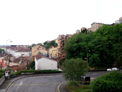 Lyon 4e - Montée Bonafous, depuis le passage des Gloriettes, demolission de l'immeuble qui a brûlé au numéro 7