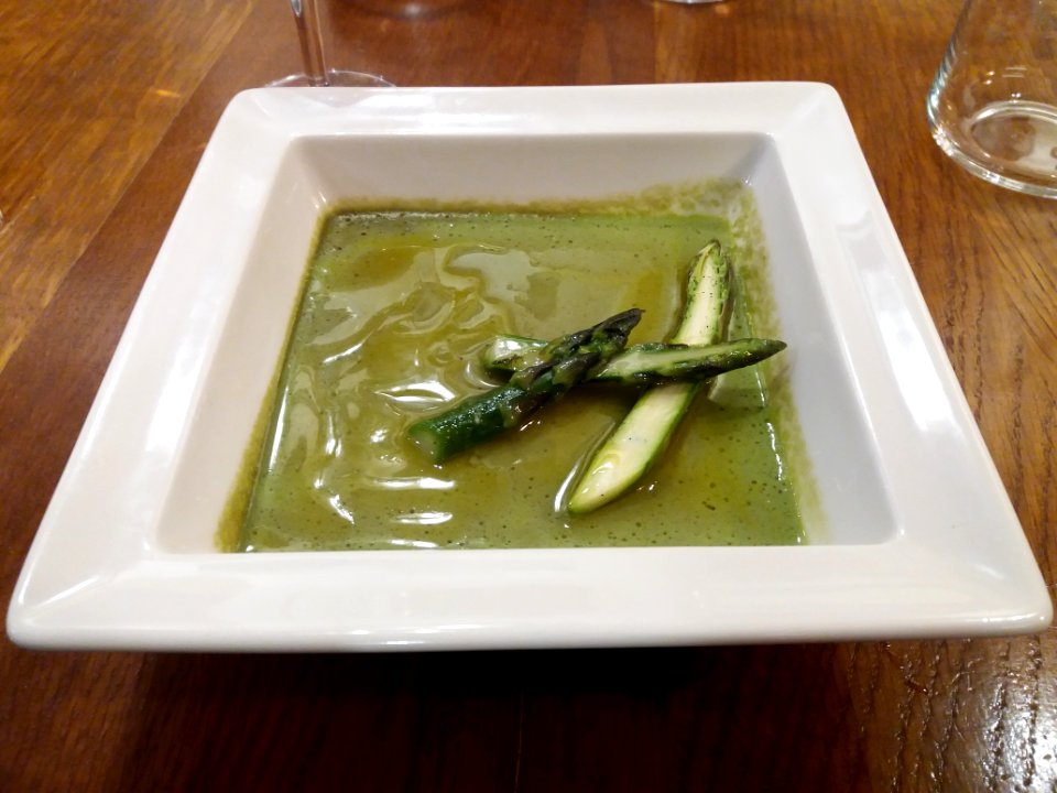 Lyon 4e - Bistrot des Voraces, parfait d'asperges vertes, mesclun et ails des ours