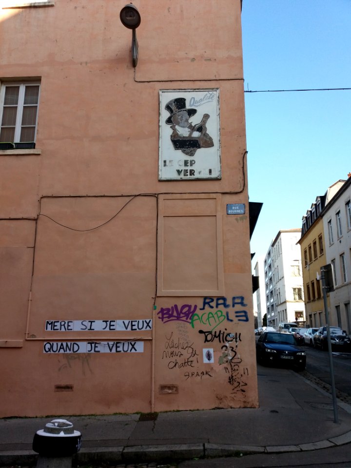 Lyon 4e - Rue Bournes - Ancienne publicité Le Cep vermeil