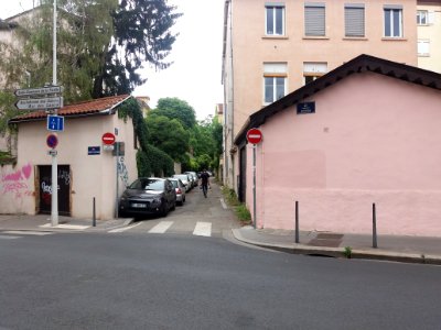 Lyon 4e - Impasse Dubois, depuis la rue Denfert-Rochereau