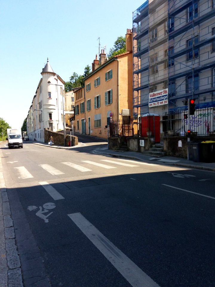 Lyon 4e - Quai Joseph Gillet, début de la rue d'Ypres
