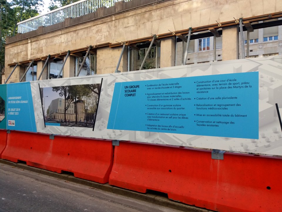 Lyon 3e - Rue Léon Jouhaux, plaque agrandissement de l'école