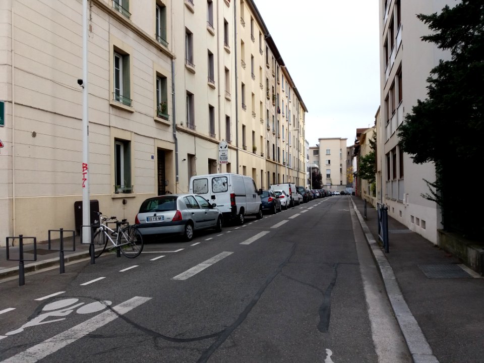 Lyon 3e - Rue Jean-Marc Bernard, depuis l'avenue Lacassagne, vers le sud