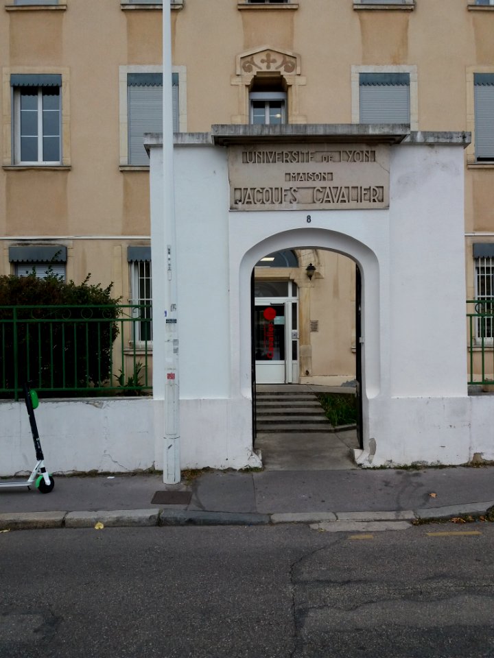 Lyon 3e - Rue Jeanne Koehler, porte du CROUS, maison Jacques Cavalier