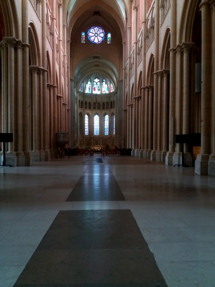 Lyon 5e - Cathédrale Saint-Jean - Intérieur depuis le portail