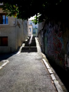 Lyon 4e - Rue des Trois Enfants, en passant devant la rue Philippeville, vers la rue Eugène Pons