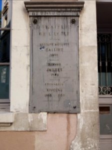 Lyon 4e - Rue des Pierre Plantées, plaque au 1bis sur l'école Aveyron