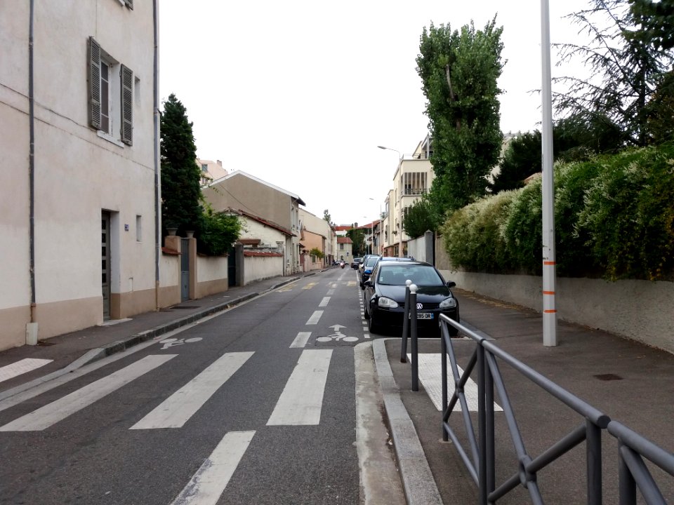 Lyon 3e - Rue Jean-Marc Bernard, depuis l'avenue Lacassagne, vers le nord