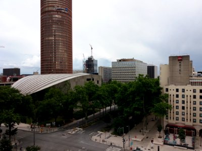 Lyon 3e - Rue Garibaldi, vers le sud, depuis le Jardin Suspendu du parc des Halles
