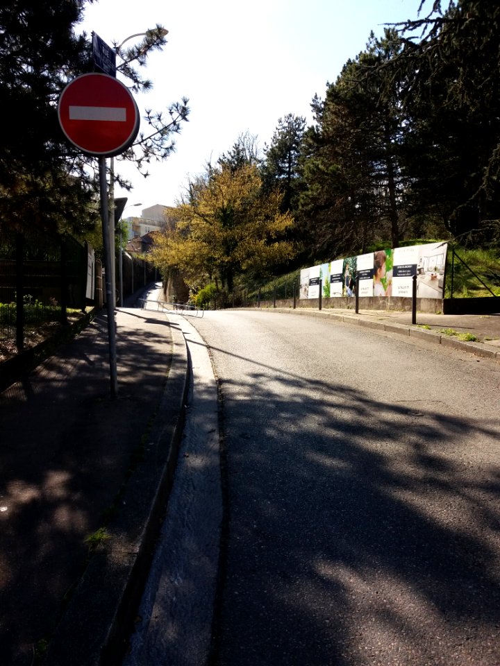 Lyon 4e - Rue Henri Lachièze-Rey, depuis la montée de la Boucle