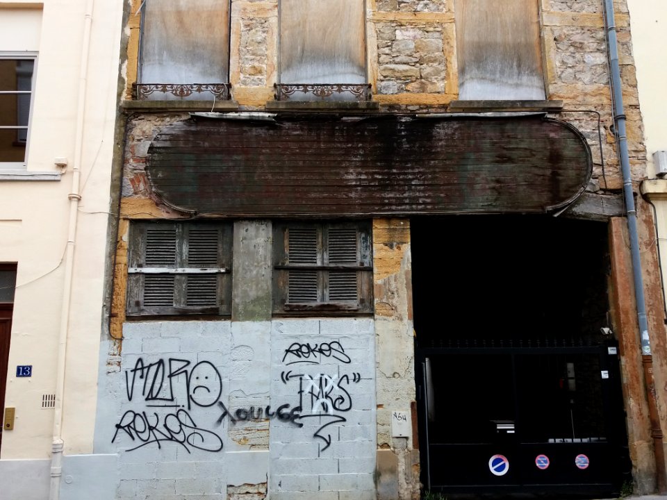Lyon 4e - Rue Henry Gorjus, vieil immeuble au numéro 13, devanture