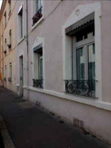 Lyon 4e - Rue Hénon, fenêtres au numéro 19