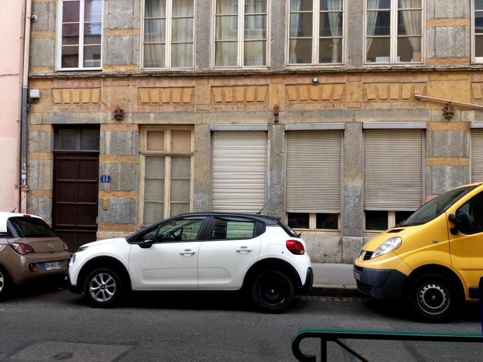Lyon 4e - Rue Henry Gorjus, immeuble au numéro 11, rez-de-chaussée