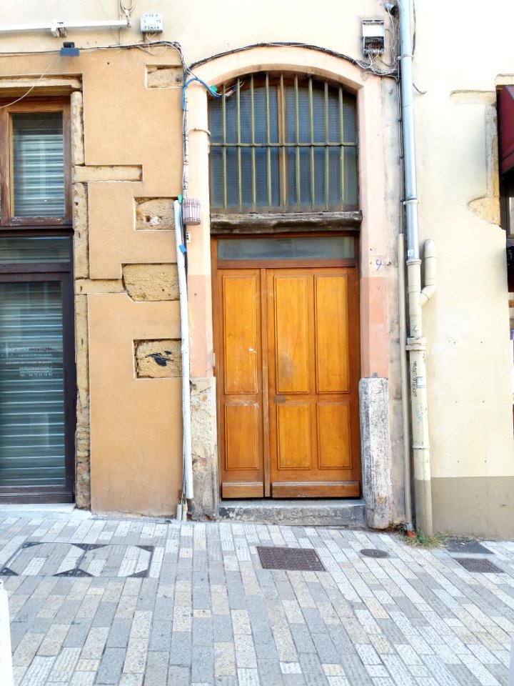 Lyon 4e - Rue des Pierres Plantées, porte au numéro 9