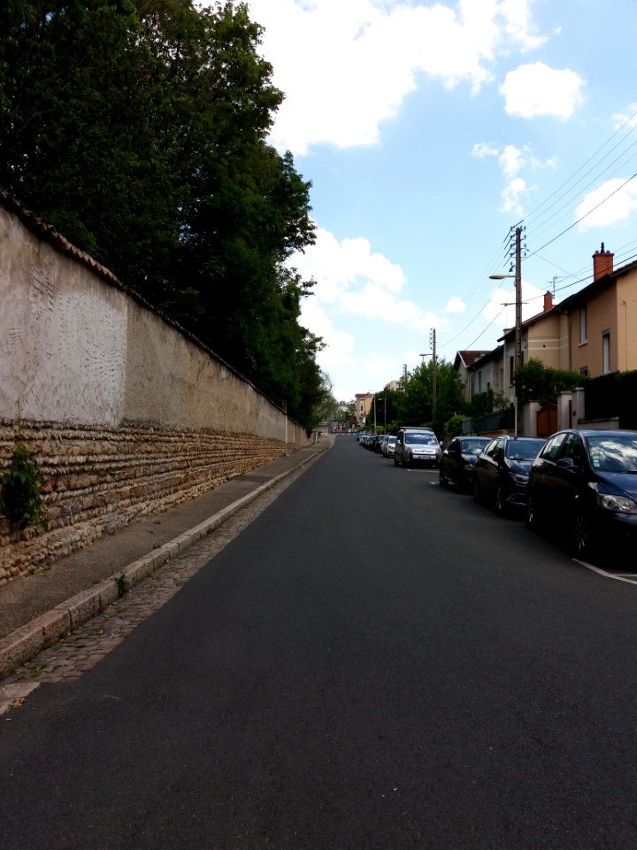 Lyon 4e - Rue Niepce, depuis la rue de la Corniche