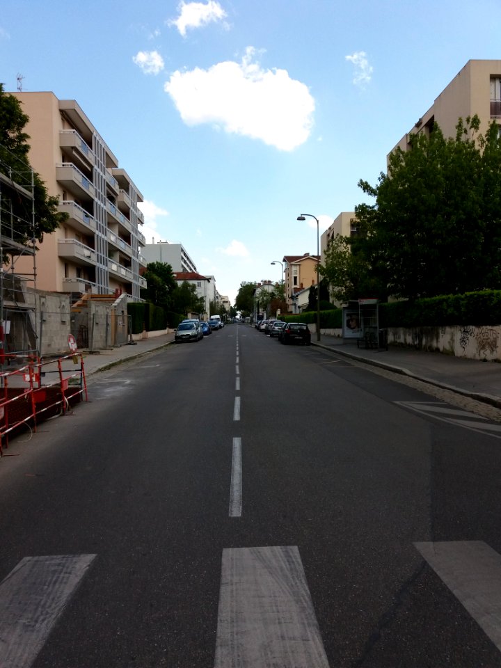 Lyon 4e - Rue Jacques-Louis Hénon, depuis la rue Chazière