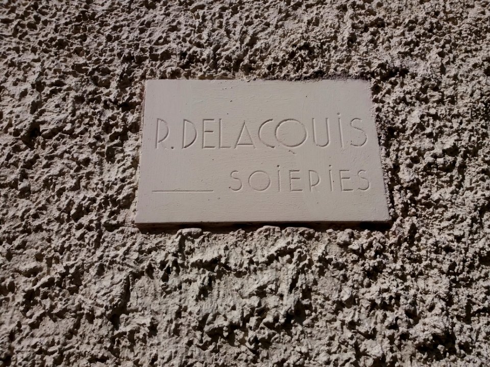Lyon 4e - Rue Dumont d'Urville, plaque P. Delacquis Soieries
