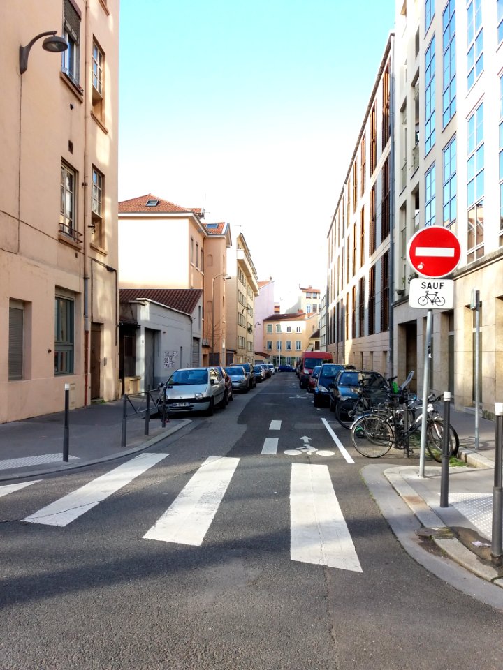 Lyon 4e - Rue Grataloup, depuis la place Tabareau