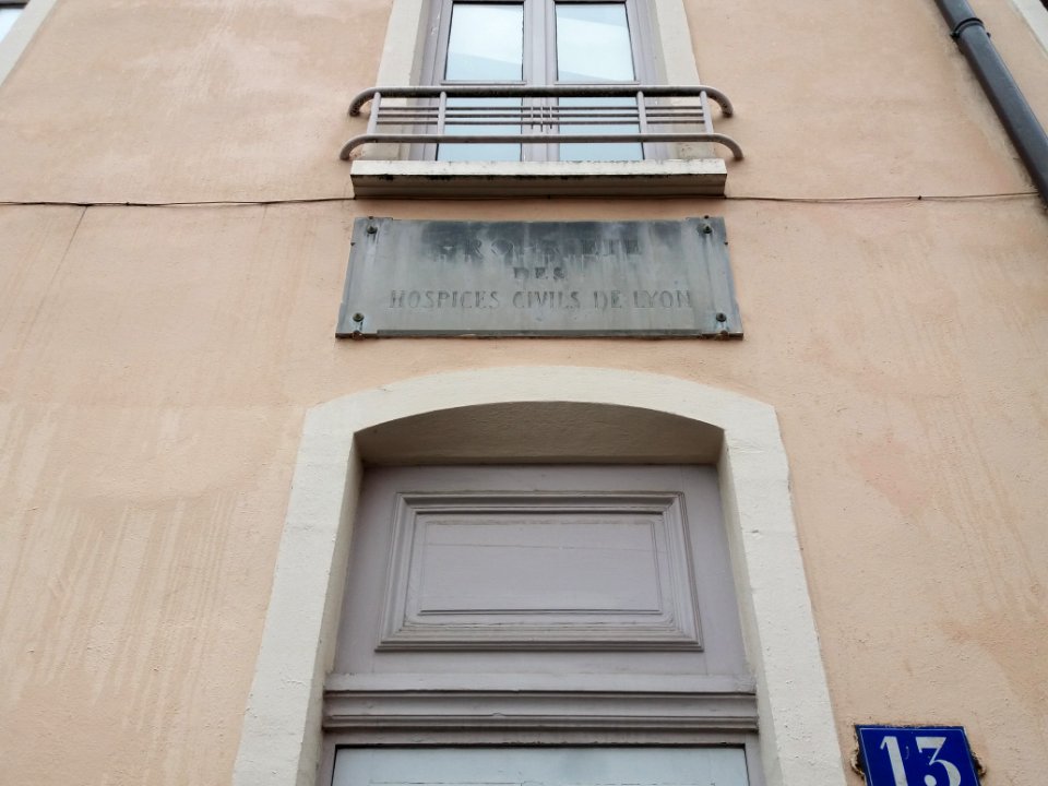 Lyon 4e - Rue Jacques-Louis Hénon, plaque au numéro 13