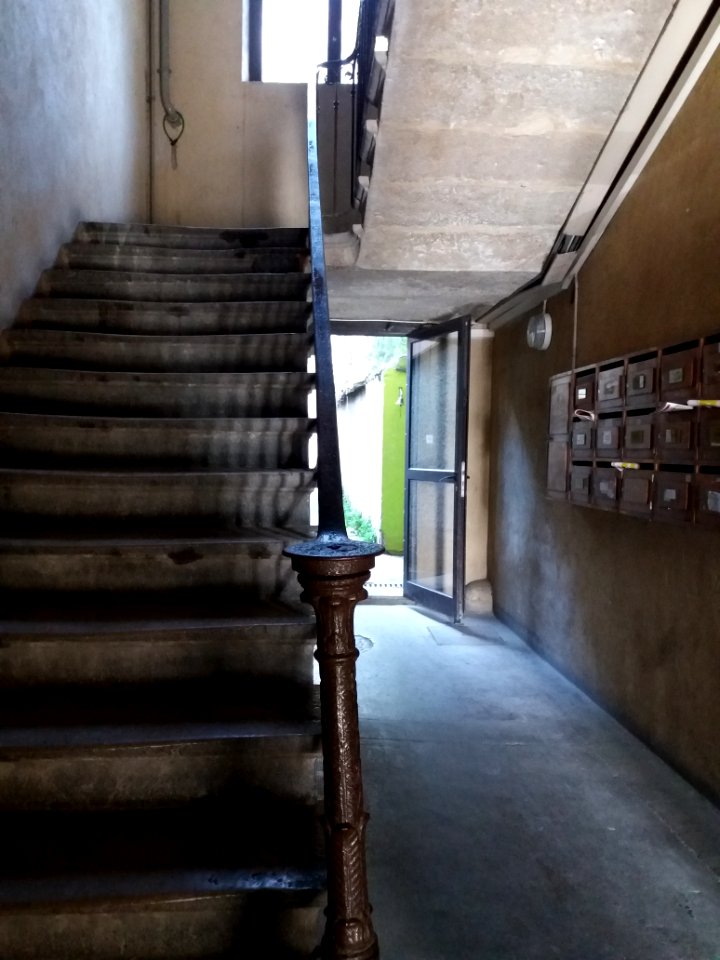 Lyon 4e - Rue Dumont d'Urville, escalier au numéro 1
