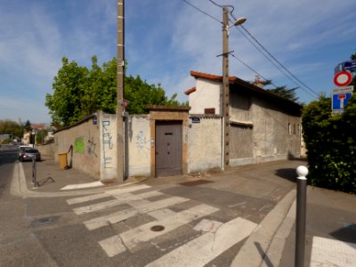 Lyon 4e - Rue du Bois de la Caille - Porte au numéro 1