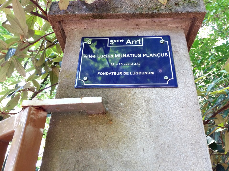 Lyon 5e - Allée Lucius Munatius Plancus, plaque