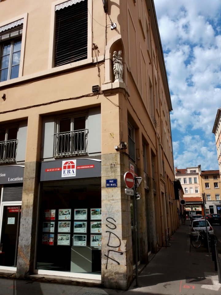 Lyon 4e - Rue du Mail, vierge à l'angle de la rue d'Ivry