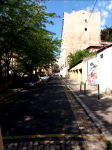 Lyon 4e - Rue Justin Godart, vers l'ouest, depuis le haut de l'escalier
