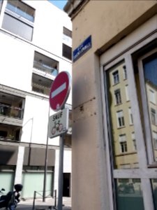 Lyon 4e - Rue Dumont d'Urville, plaque remplacée