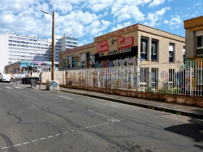 Lyon 4e - Rue Louis Thévenet, vue sur l'ancien collège Maurice Scève