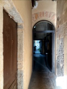 Lyon 4e - Rue Dumont d'Urville, couloir au numéro 1