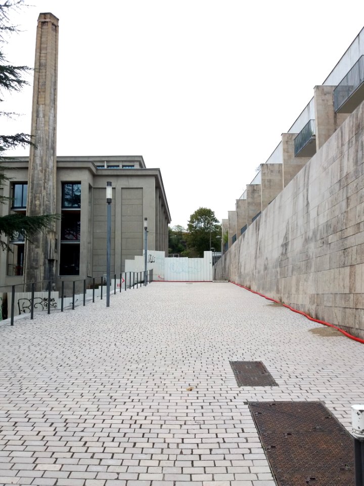 Lyon 5e - Allée du Champ de Colle, vers l'ouest, depuis la montée Cardo