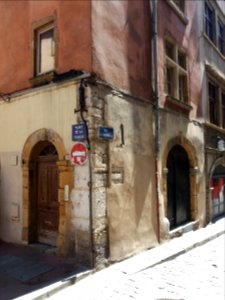 Lyon 5e - Angle place de la Trinité et rue Saint-Georges