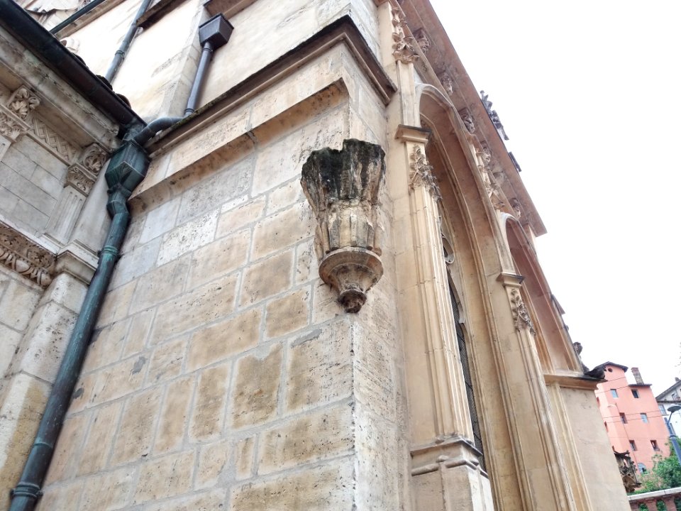 Lyon 5e - Église Saint-Paul, vestige du porche qui la reliait à l'église Saint Laurent (2)