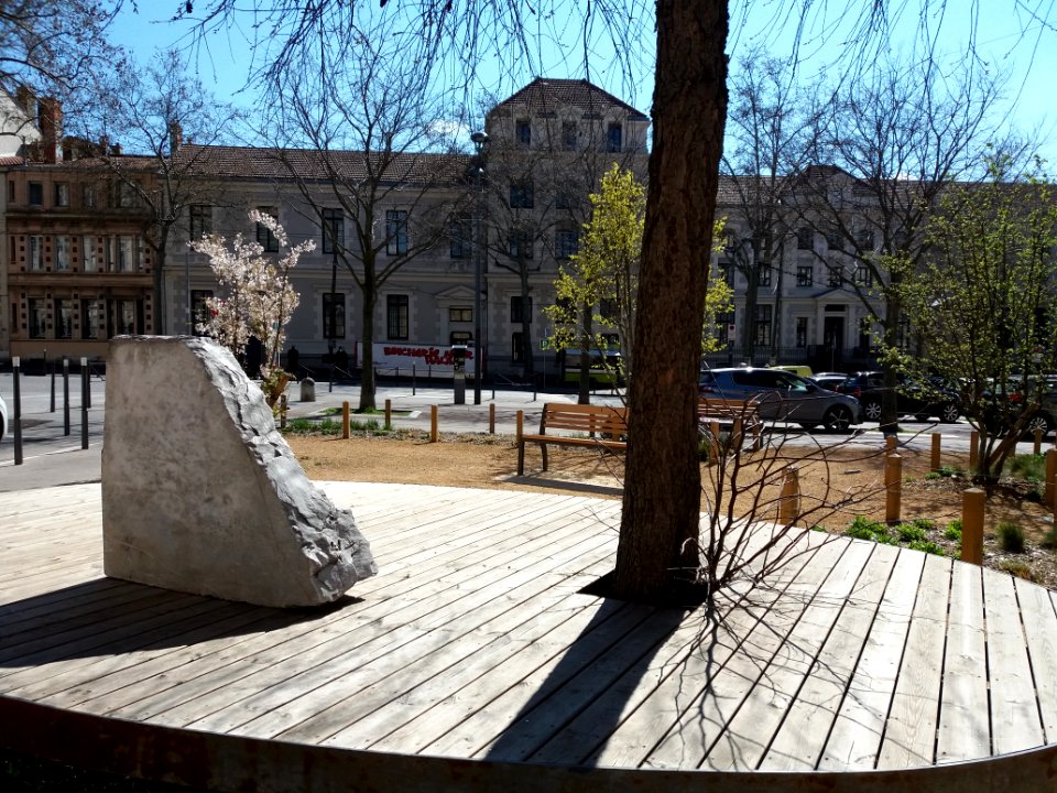 Lyon 4e - Rue Tabareau - Square à l'angle du boulevard de la Croix-Rousse 02