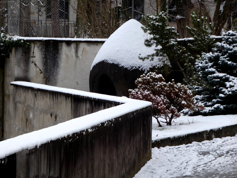Lyon 5e - Chemin de Montauban - Sainte-Marie - La Solitude - Niche en béton sous la neige