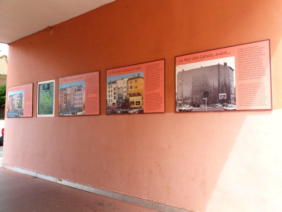 Lyon 4e - Traboule Cormier - Panneaux sur le Mur des Canuts
